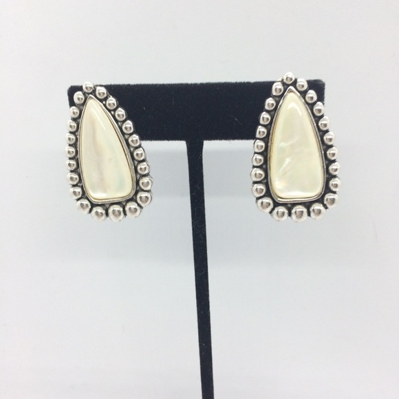 3/$30 MOTHER OF PEARL MOP STATEMENT SILVER TONE PENDANT CLIP ON EARRING SET - Picture 15 of 17